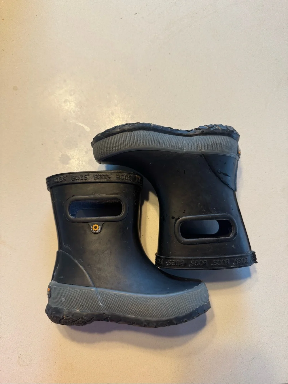 Bogs Kids Black and Gray Pull-On Rain Boots with Easy Handles